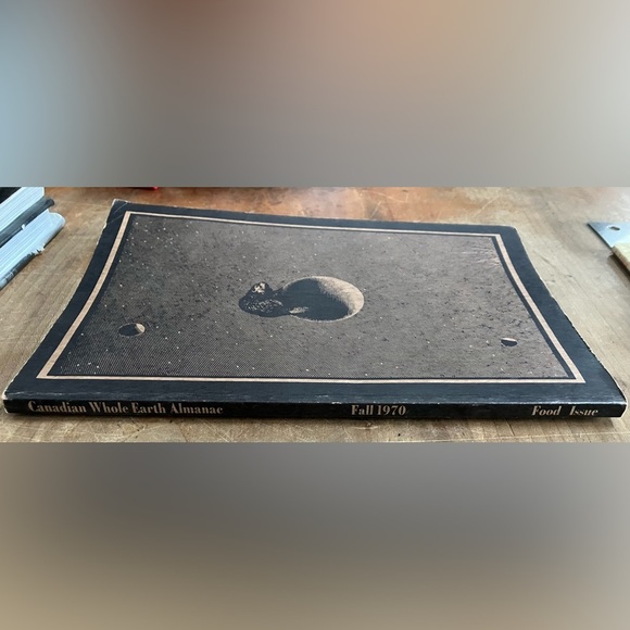 Canadian Whole Earth Almanac Fall 1970 - Picture 3 of 16